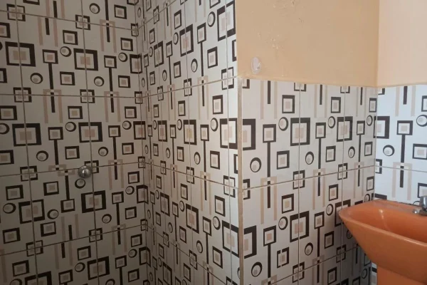 1353909043