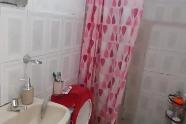 372286572