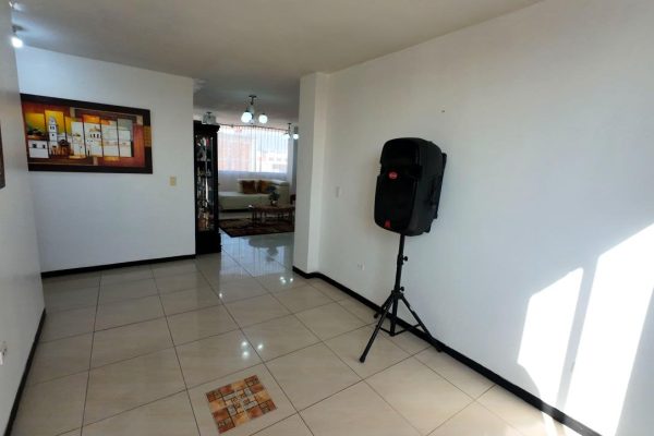 Dpto-en-Sangolqui-recibidor-sala